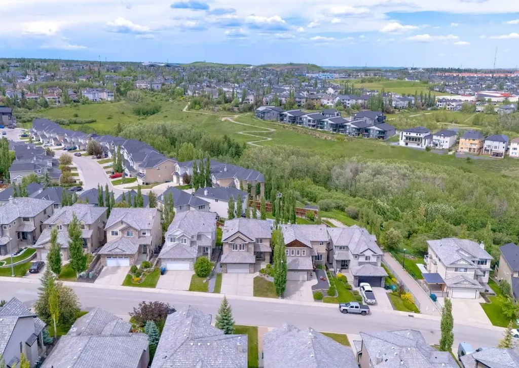 98 Royal Ridge Mount NW Calgary AB T3G 5Z3