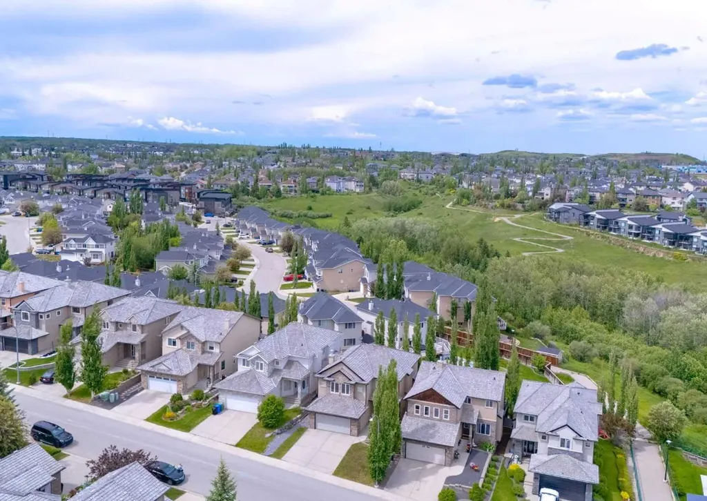 98 Royal Ridge Mount NW Calgary AB T3G 5Z3