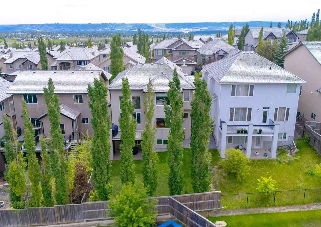 98 Royal Ridge Mount NW Calgary AB T3G 5Z3