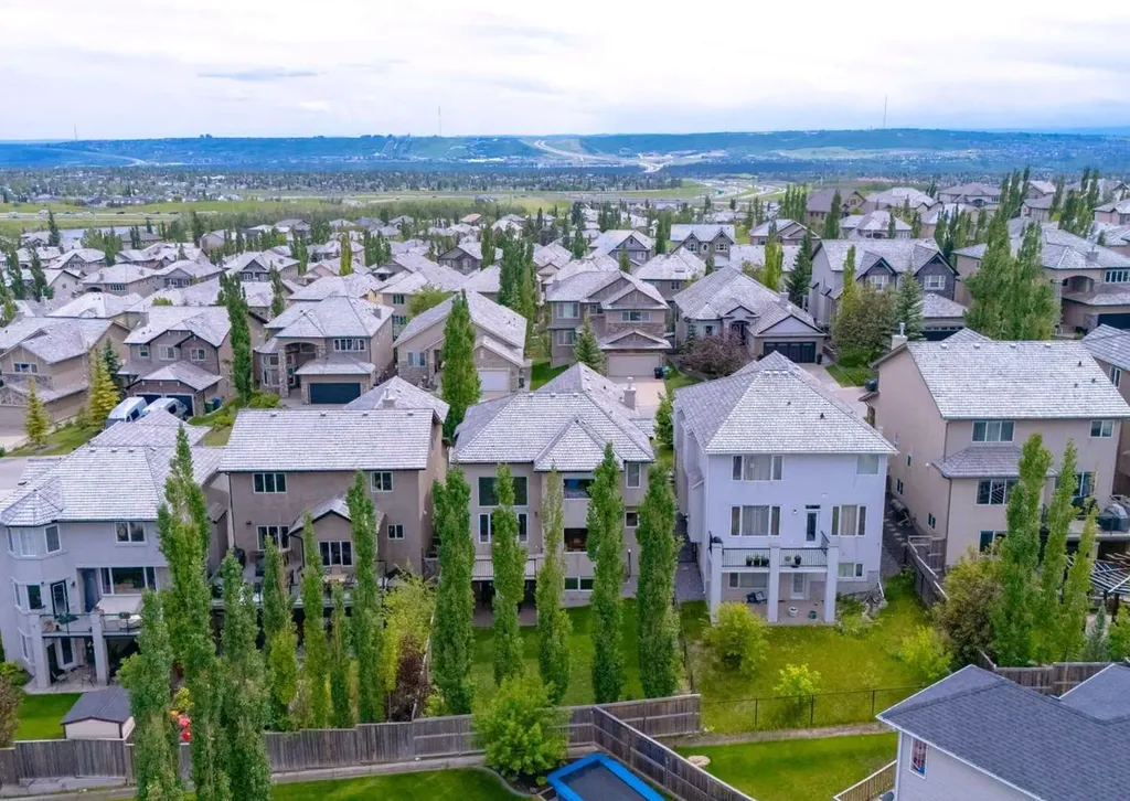 98 Royal Ridge Mount NW Calgary AB T3G 5Z3