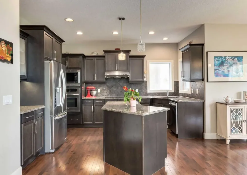 98 Royal Ridge Mount NW Calgary AB T3G 5Z3