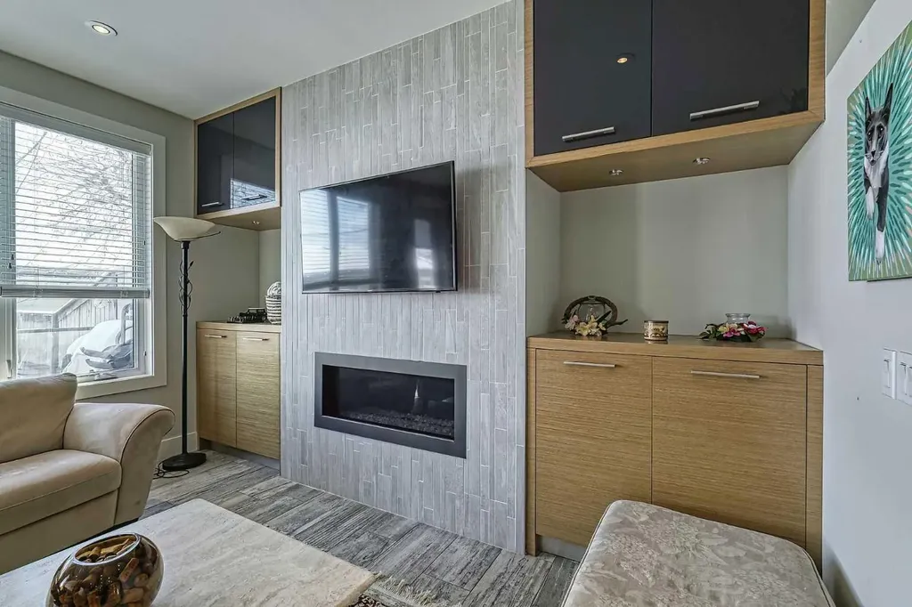 2418 24a Street SW Calgary AB T3E 1W1