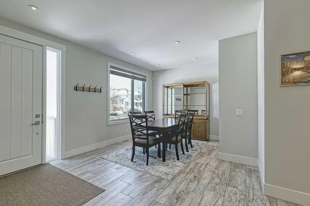 2418 24a Street SW Calgary AB T3E 1W1
