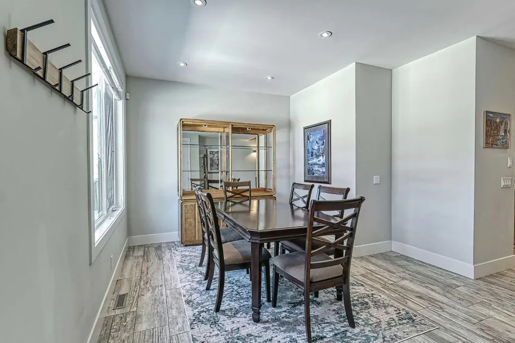 2418 24a Street SW Calgary AB T3E 1W1