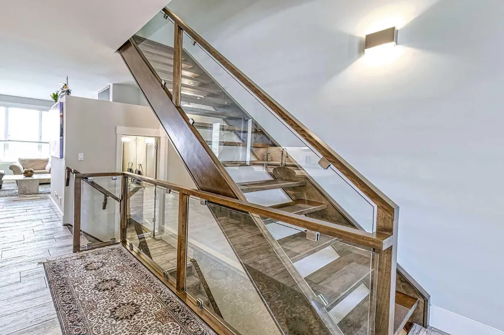 2418 24a Street SW Calgary AB T3E 1W1