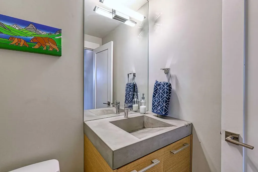 2418 24a Street SW Calgary AB T3E 1W1