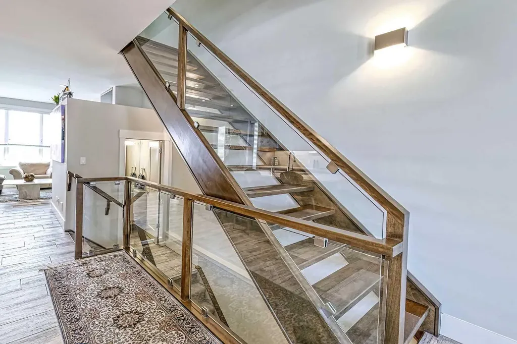 2418 24a Street SW Calgary AB T3E 1W1