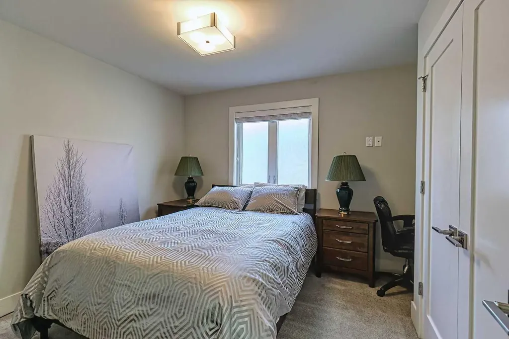 2418 24a Street SW Calgary AB T3E 1W1