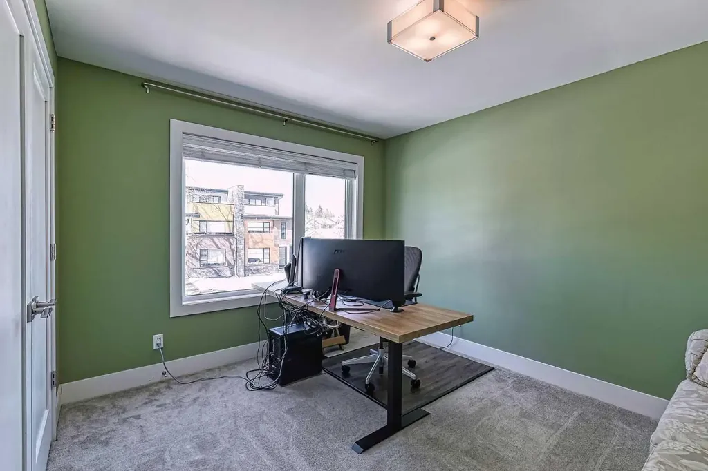 2418 24a Street SW Calgary AB T3E 1W1