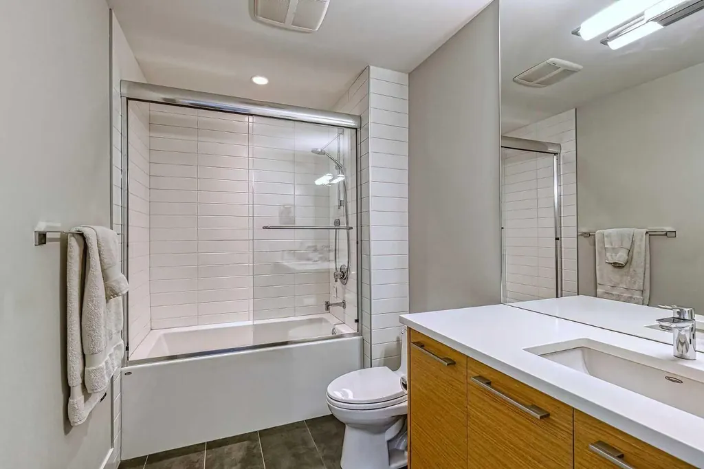 2418 24a Street SW Calgary AB T3E 1W1