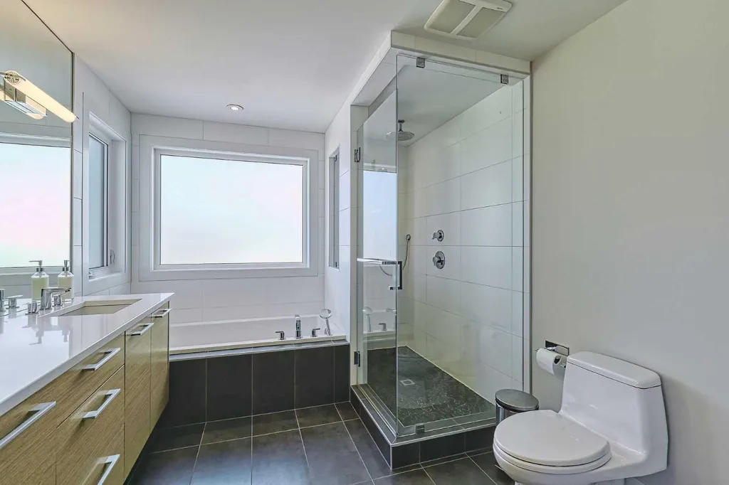 2418 24a Street SW Calgary AB T3E 1W1