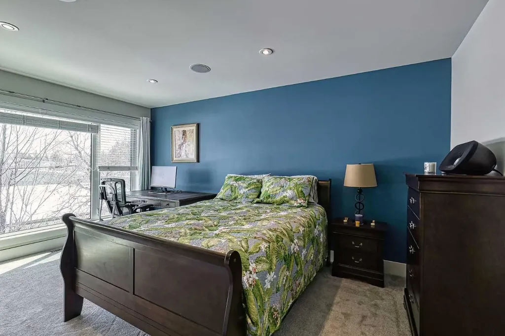 2418 24a Street SW Calgary AB T3E 1W1