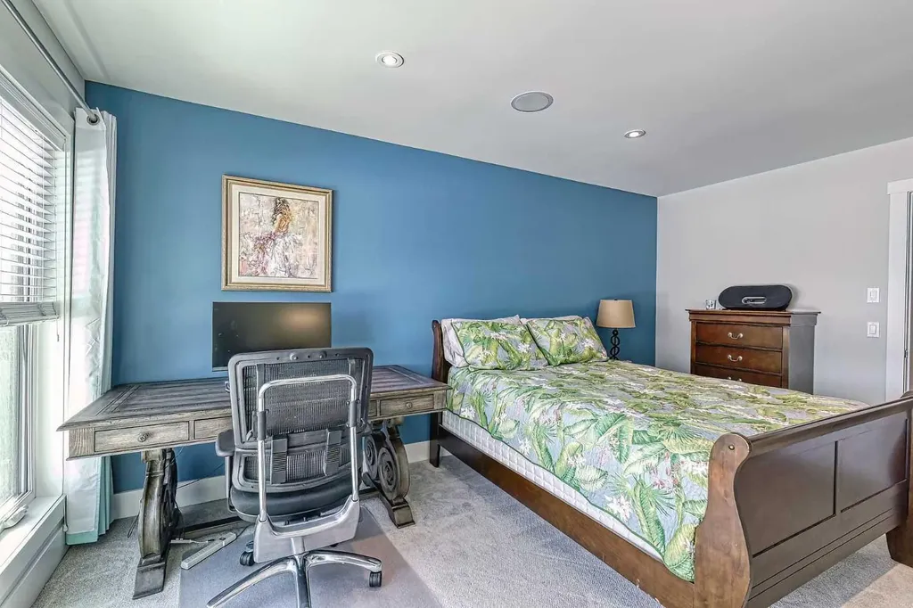 2418 24a Street SW Calgary AB T3E 1W1