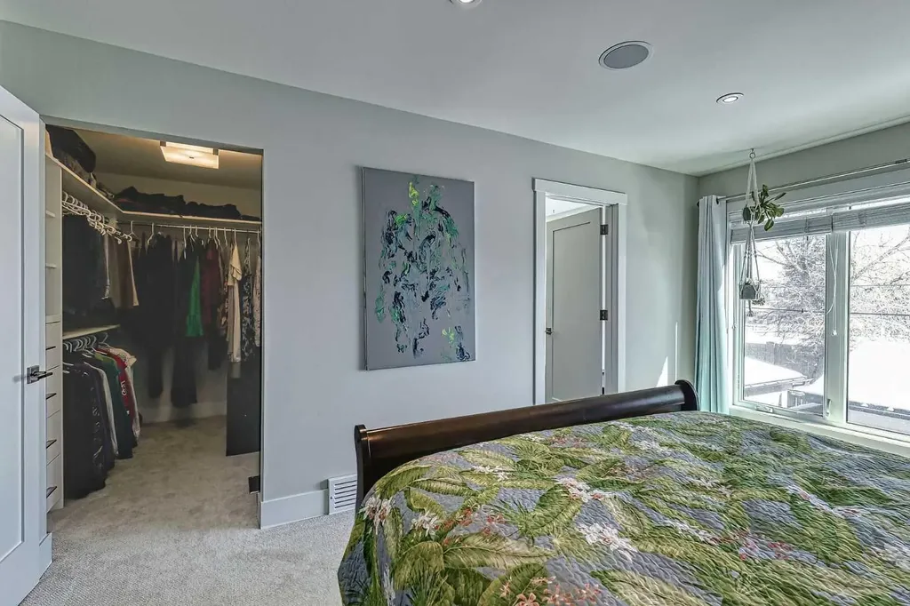2418 24a Street SW Calgary AB T3E 1W1