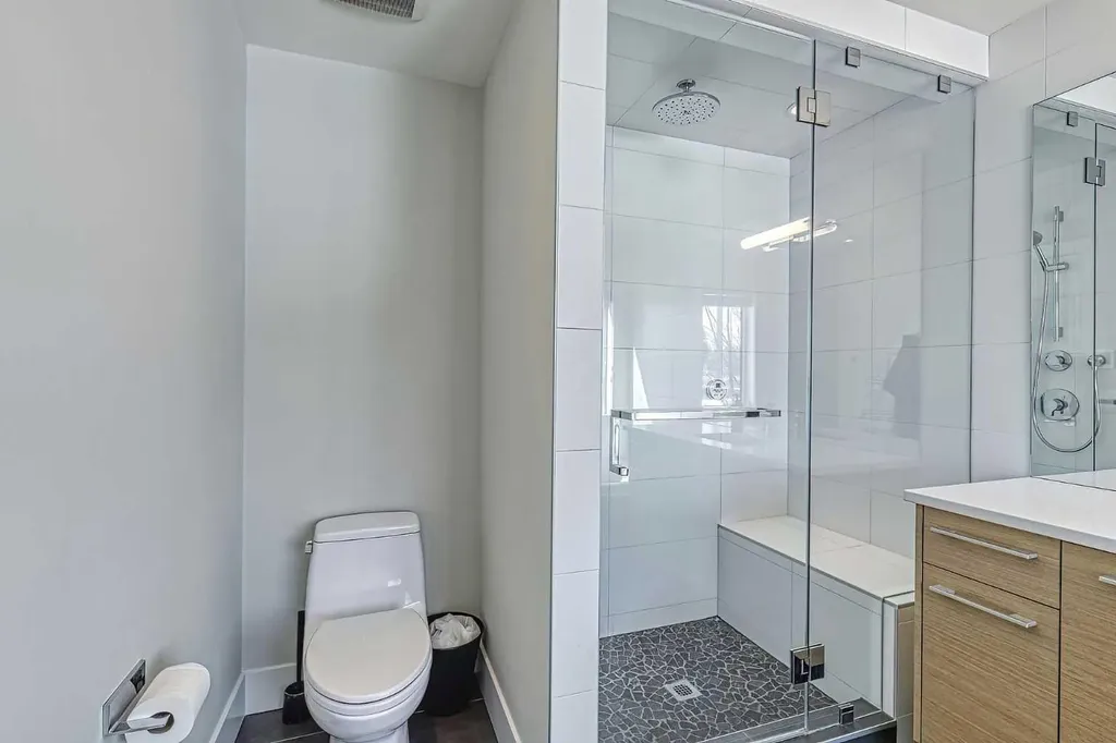 2418 24a Street SW Calgary AB T3E 1W1