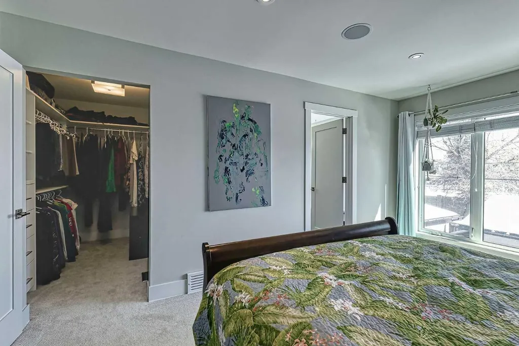 2418 24a Street SW Calgary AB T3E 1W1