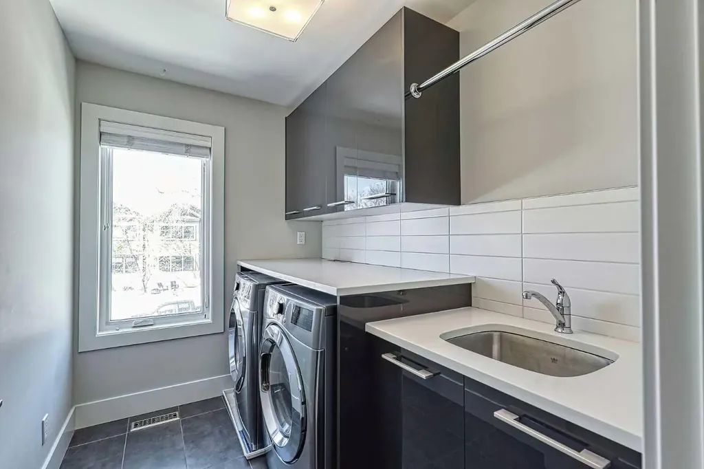 2418 24a Street SW Calgary AB T3E 1W1
