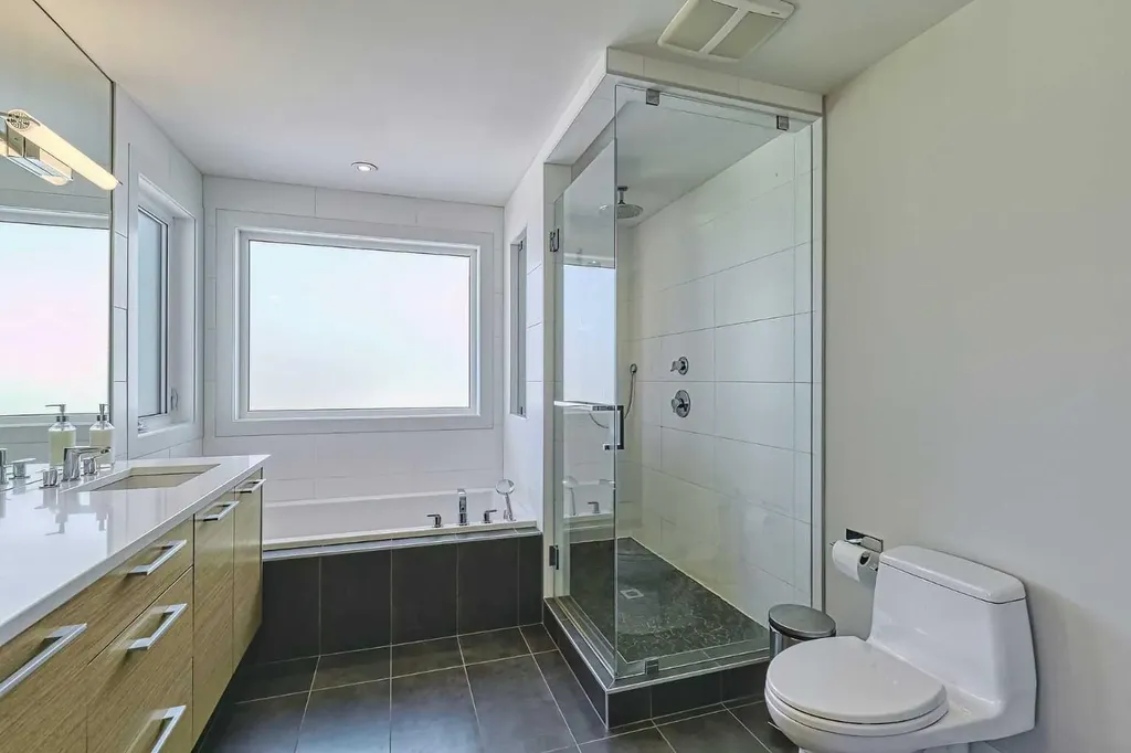 2418 24a Street SW Calgary AB T3E 1W1