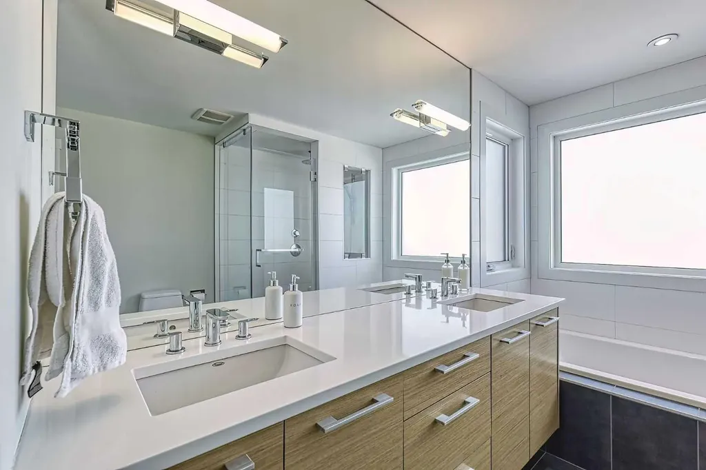 2418 24a Street SW Calgary AB T3E 1W1