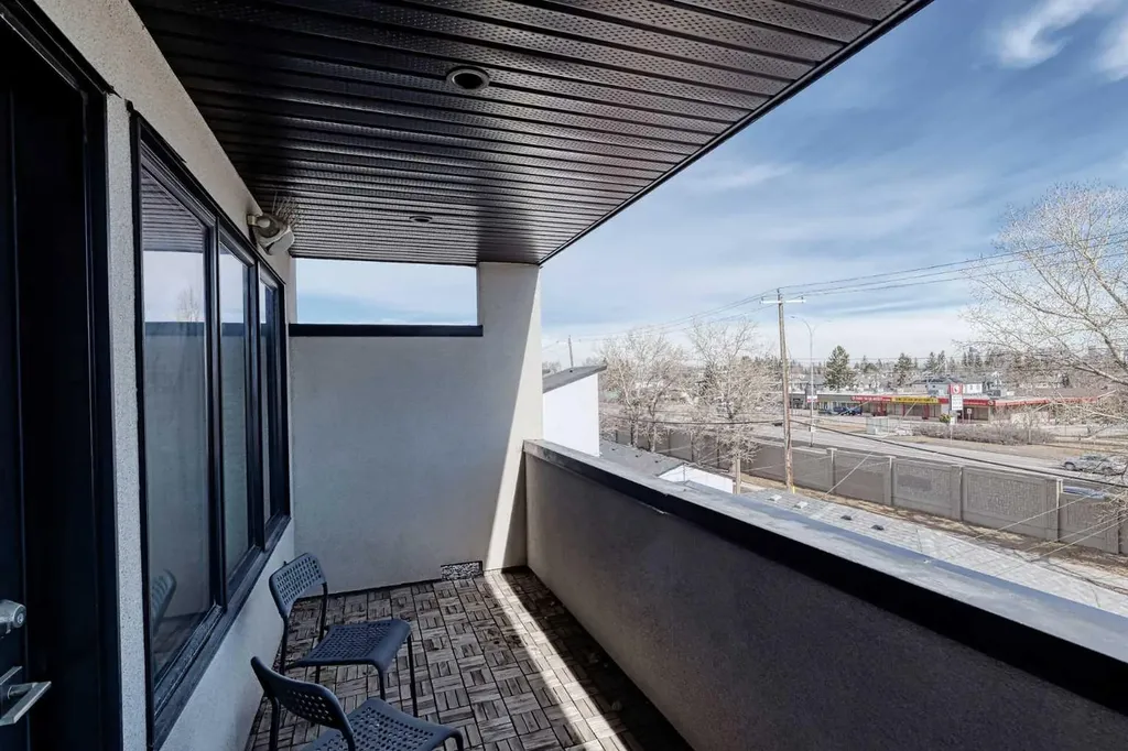 2418 24a Street SW Calgary AB T3E 1W1