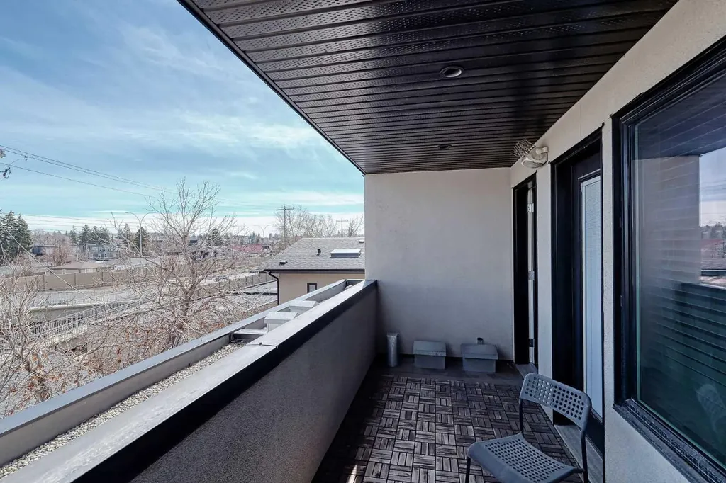 2418 24a Street SW Calgary AB T3E 1W1