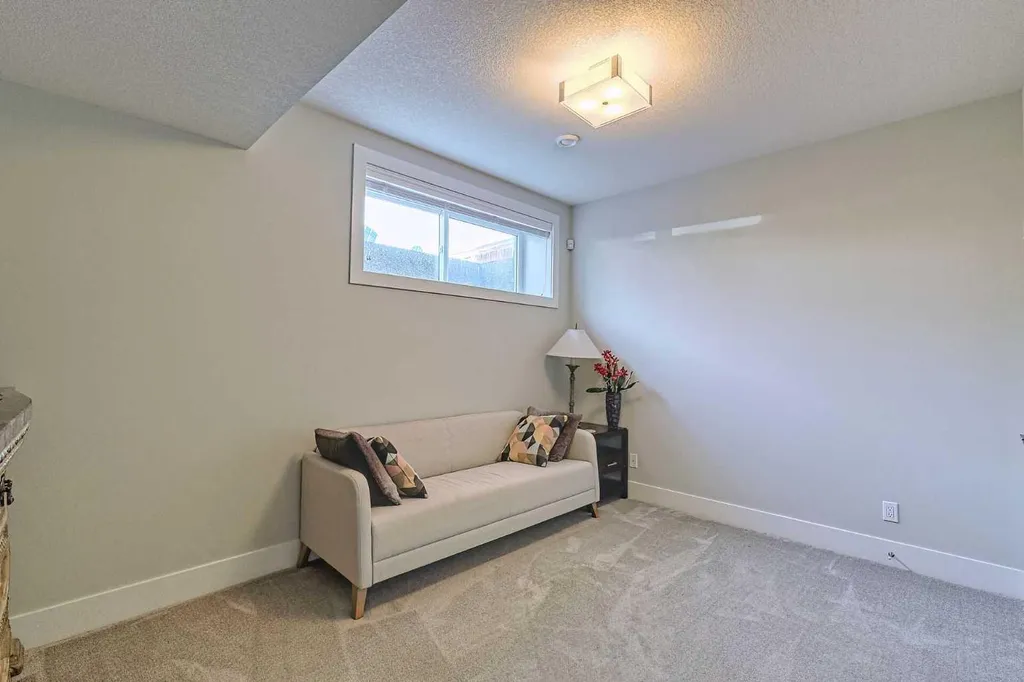 2418 24a Street SW Calgary AB T3E 1W1