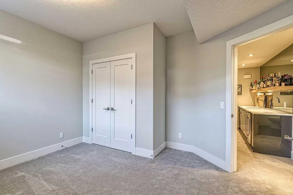 2418 24a Street SW Calgary AB T3E 1W1