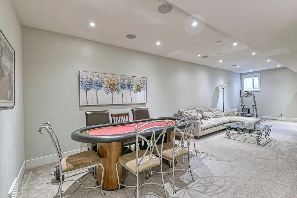 2418 24a Street SW Calgary AB T3E 1W1