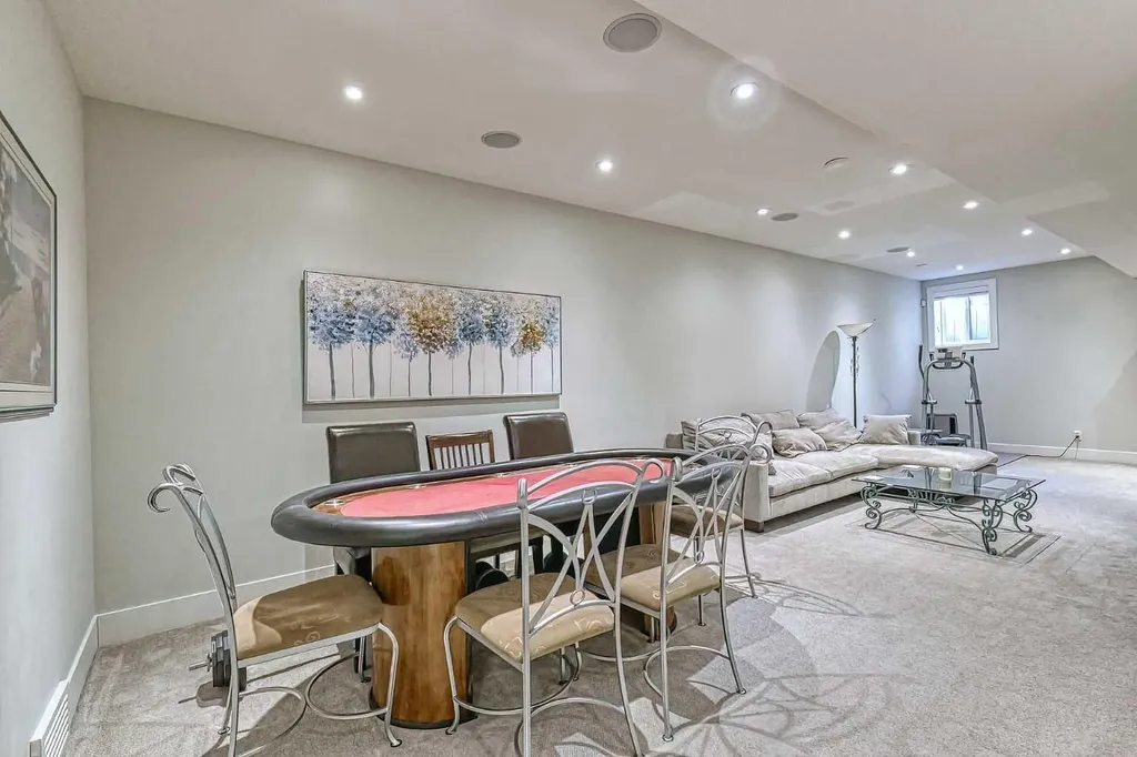 2418 24a Street SW Calgary AB T3E 1W1