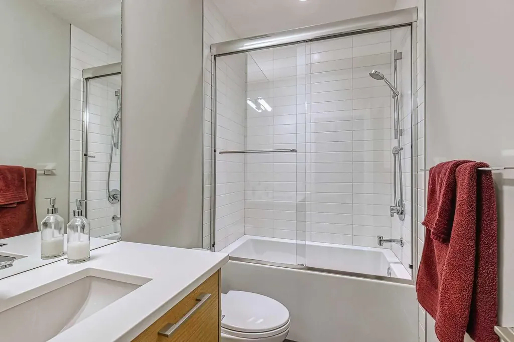 2418 24a Street SW Calgary AB T3E 1W1