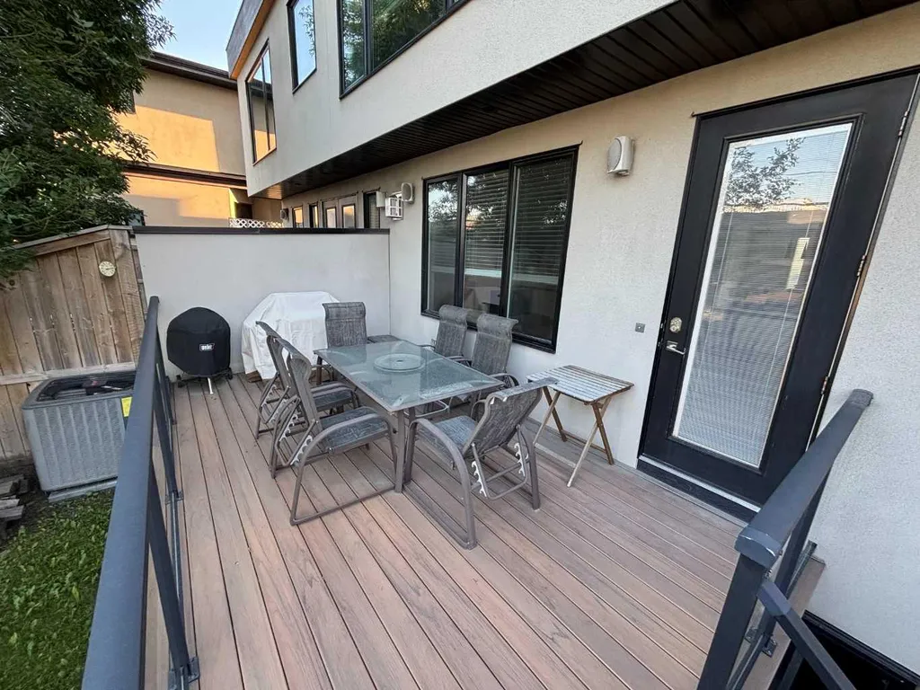 2418 24a Street SW Calgary AB T3E 1W1
