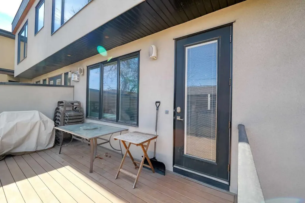 2418 24a Street SW Calgary AB T3E 1W1