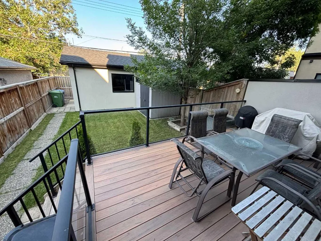 2418 24a Street SW Calgary AB T3E 1W1