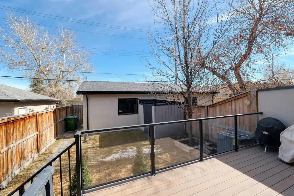 2418 24a Street SW Calgary AB T3E 1W1