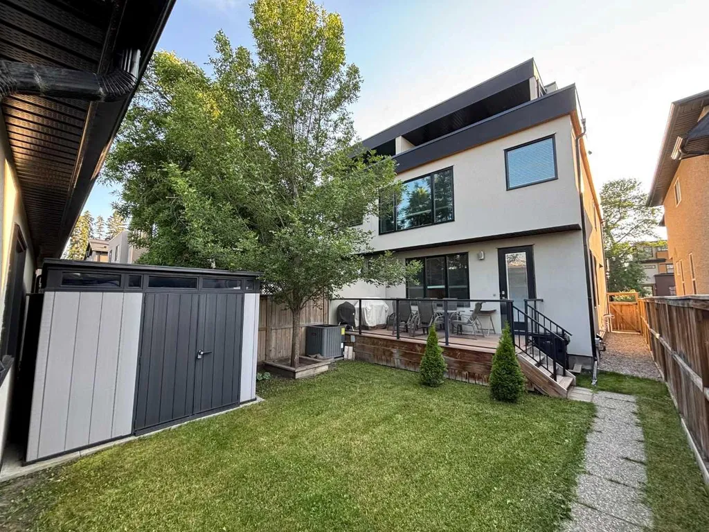 2418 24a Street SW Calgary AB T3E 1W1