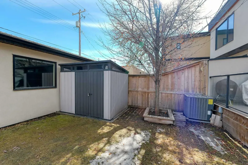 2418 24a Street SW Calgary AB T3E 1W1