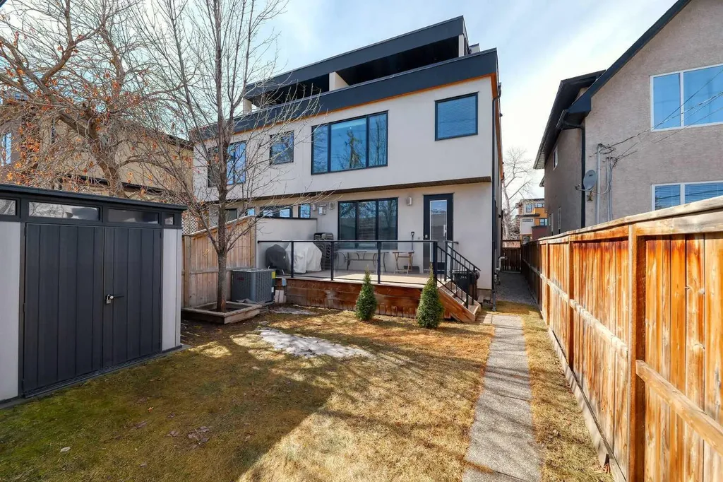 2418 24a Street SW Calgary AB T3E 1W1