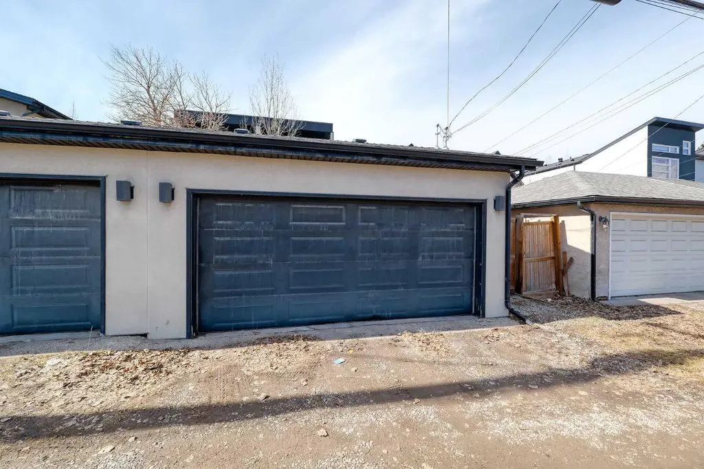 2418 24a Street SW Calgary AB T3E 1W1