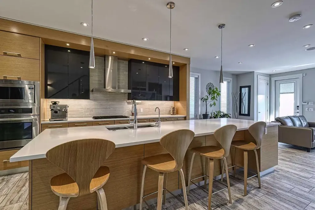 2418 24a Street SW Calgary AB T3E 1W1