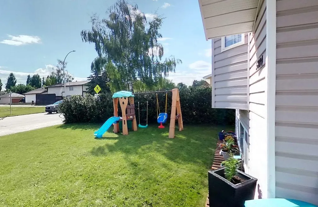 5804 12 Avenue Edson AB T7E 1X2