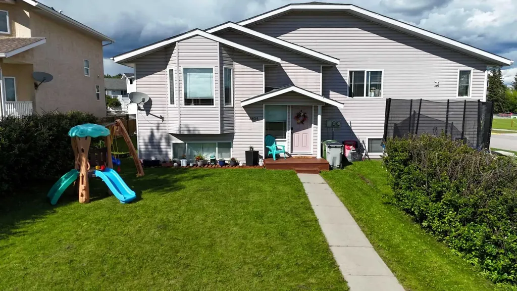 5804 12 Avenue Edson AB T7E 1X2
