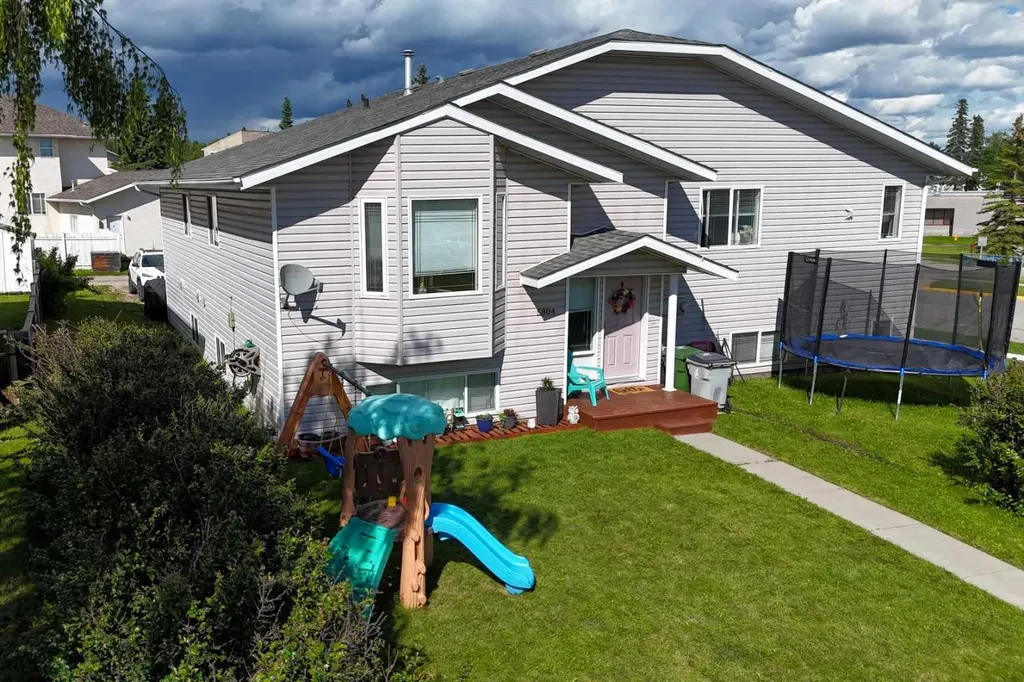 5804 12 Avenue Edson AB T7E 1X2