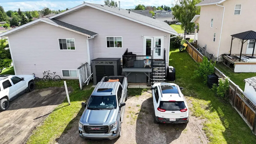 5804 12 Avenue Edson AB T7E 1X2