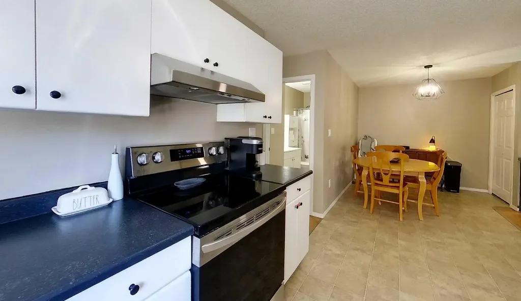 5804 12 Avenue Edson AB T7E 1X2