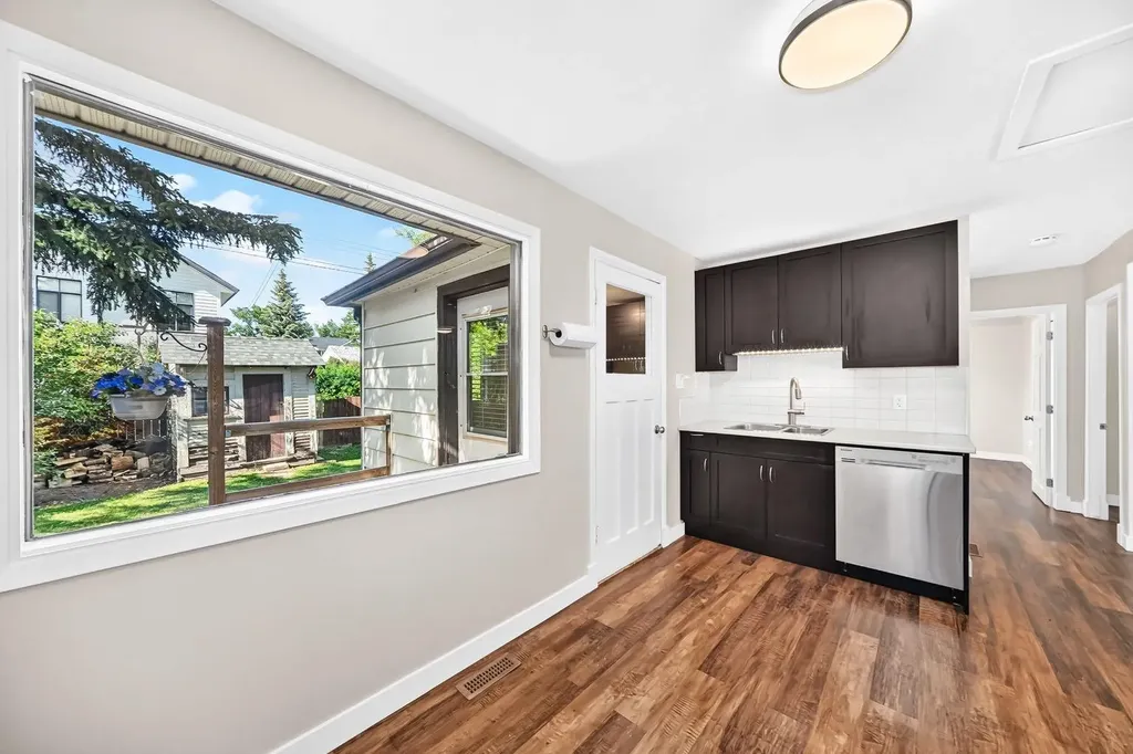 6012 33 Avenue NW Calgary AB T3B1K3