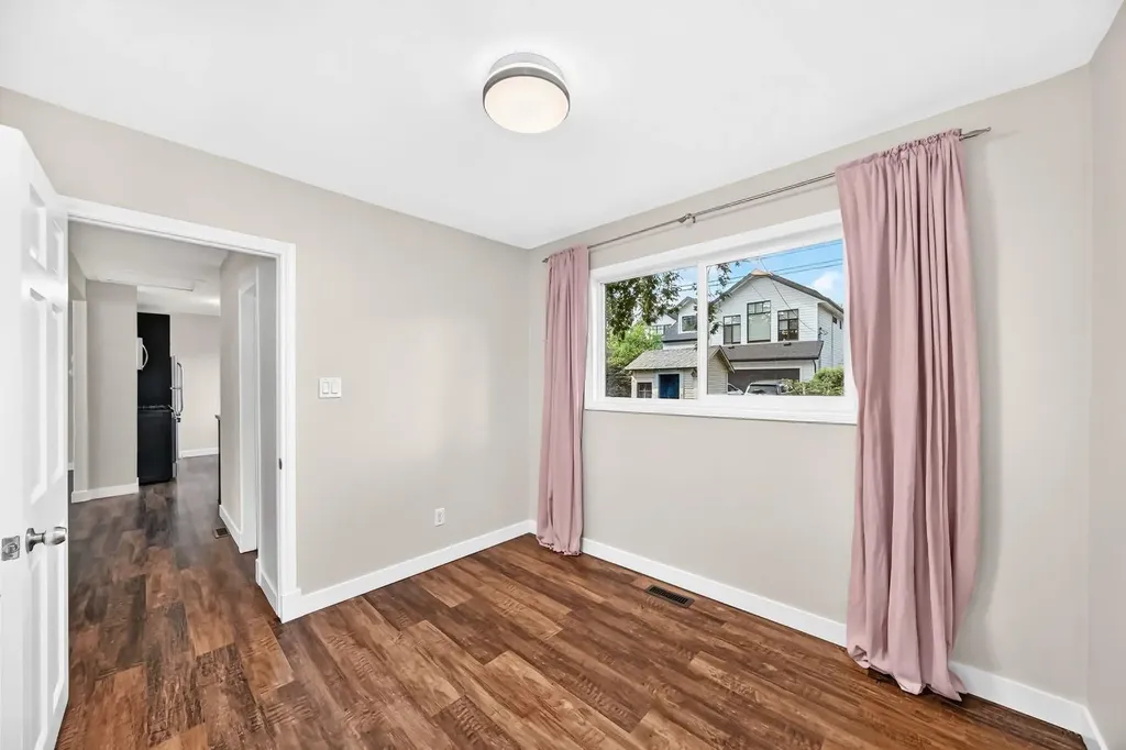 6012 33 Avenue NW Calgary AB T3B1K3