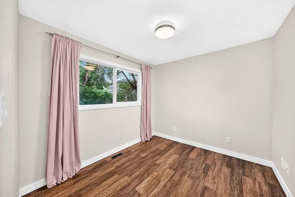 6012 33 Avenue NW Calgary AB T3B1K3
