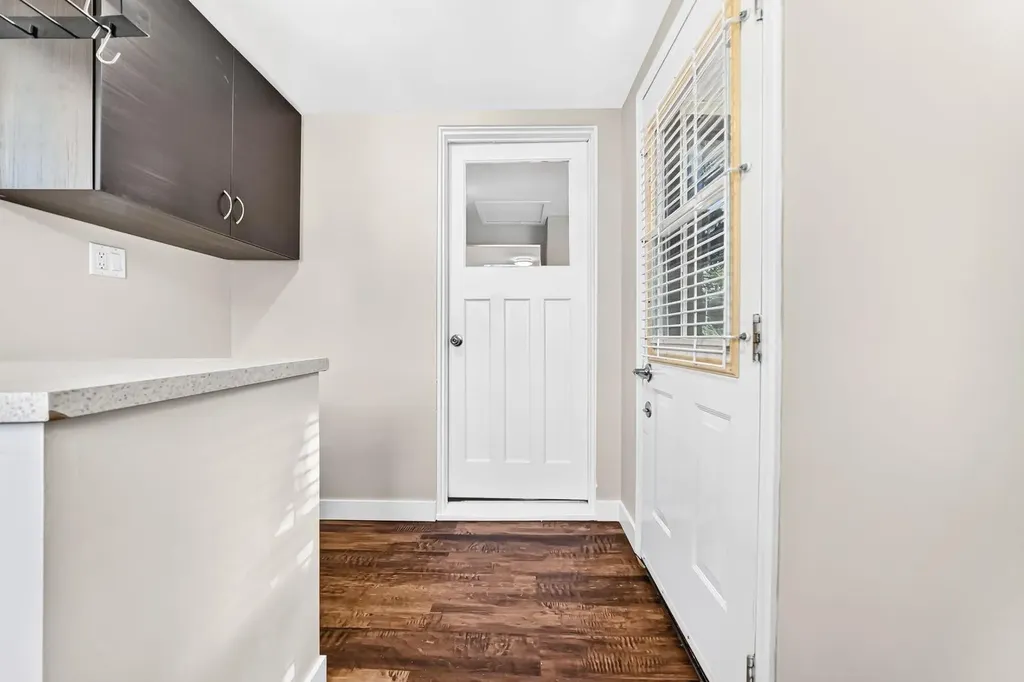 6012 33 Avenue NW Calgary AB T3B1K3