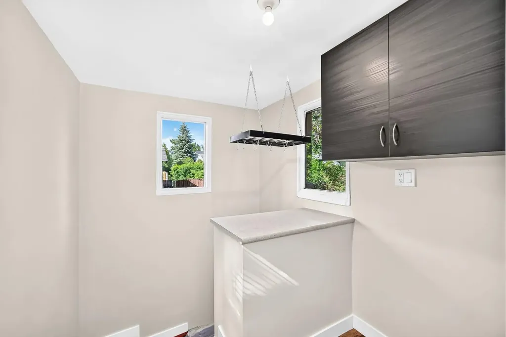 6012 33 Avenue NW Calgary AB T3B1K3
