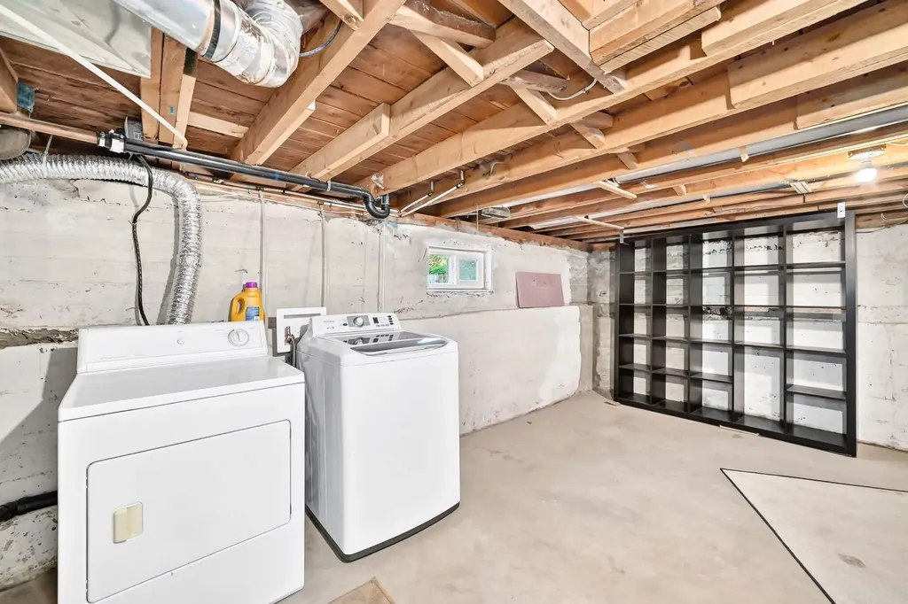 6012 33 Avenue NW Calgary AB T3B1K3
